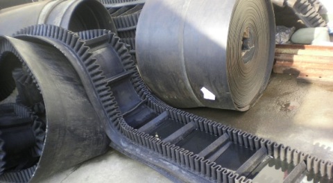 裙邊膠帶輸送機.jpg 裙邊膠帶輸送機.jpg