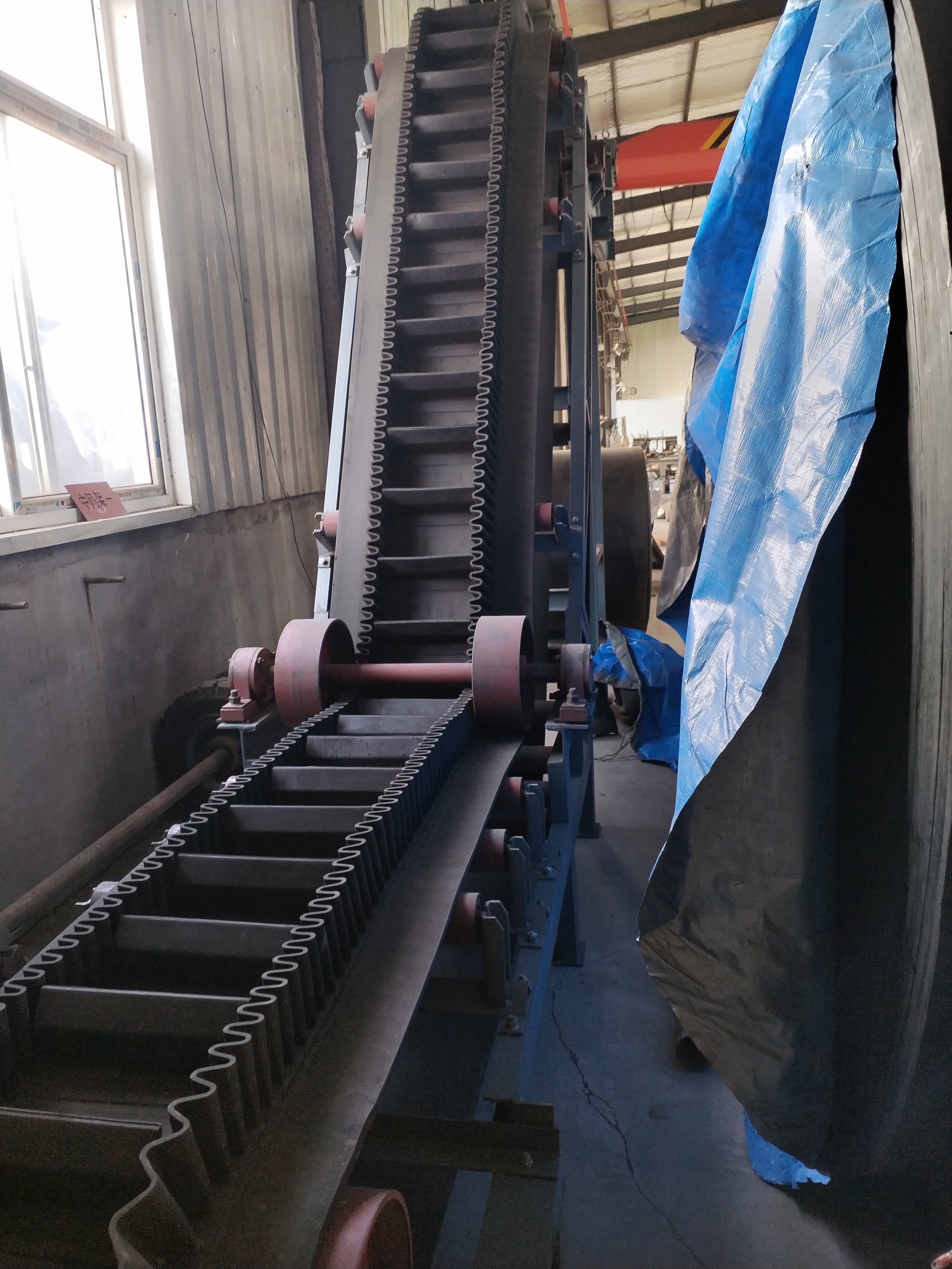 青島帶式輸送機,青島樂途行工業設備.jpg 青島帶式輸送機,青島樂途行工業設備.jpg